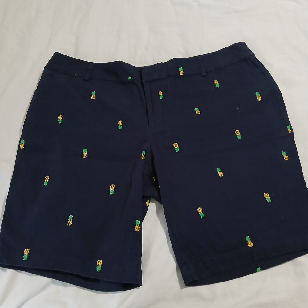 Charter Club Pant Shop/Woman size 20 Navy 10" inseam flat front PINEAPPLE shorts